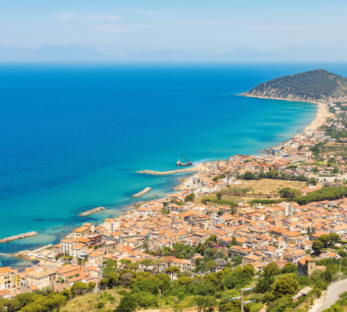 Vista panoramica dall'alto della Costa del Cilento in Campania